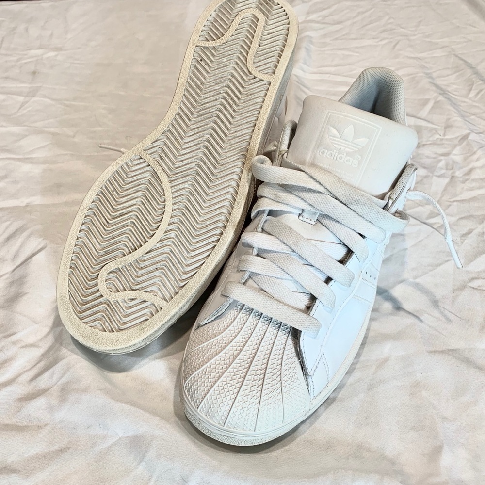 Men’s All White Adidas Sneaker (12)